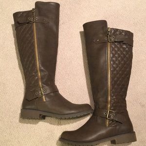 Brown boots with pockets! Size 8.5